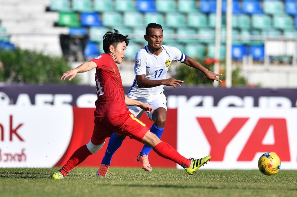 Malaysia (áo trắng) sẽ tiếp tục tham dự AFF Cup 2016. Malaysia (áo trắng) sẽ tiếp tục tham dự AFF Cup 2016.
