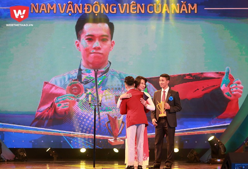 Cúp Chiến thắng 2017: Vinh danh Lê Thanh Tùng và Bùi Thu Thảo Cúp Chiến thắng 2017: Vinh danh Lê Thanh Tùng và Bùi Thu Thảo