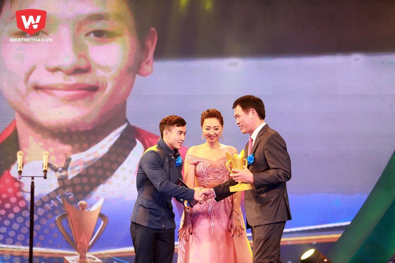 Cúp Chiến thắng 2017: Vinh danh Lê Thanh Tùng và Bùi Thu Thảo Cúp Chiến thắng 2017: Vinh danh Lê Thanh Tùng và Bùi Thu Thảo