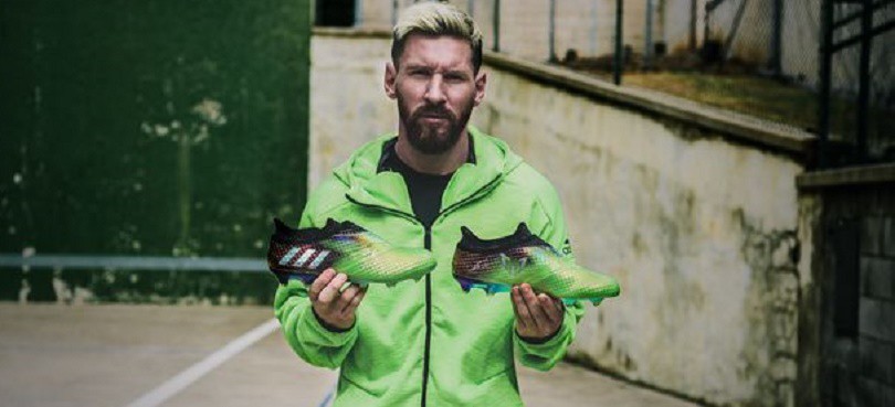 Adidas tặng giày cho Messi: Không đơn giản là một món quà