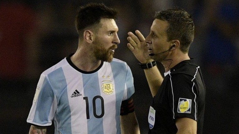 Bản tin tuần: FIFA ra án phạt "không thể hiểu nổi" với Messi
