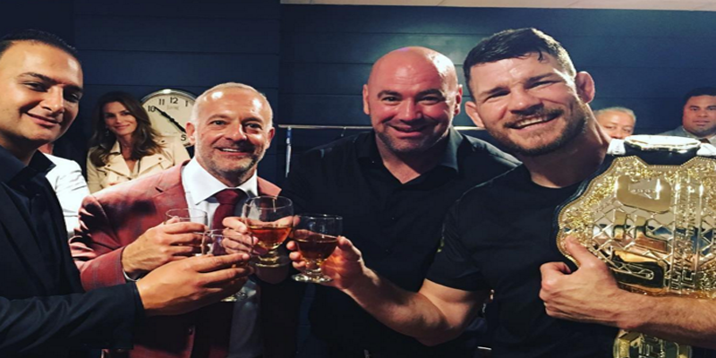 Bisping sẽ bảo vệ đai trên "sân nhà", Pettis muốn chuyển hạng cân