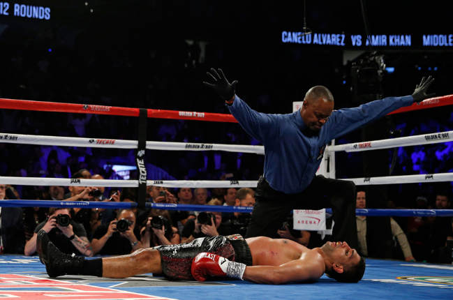 Canelo hạ gục Amir Khan: “Vị Vua”… không được công nhận