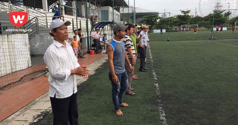 Câu chuyện cảm động sau màn chỉ đạo hài hước tại U13 Bóng đá học đường
