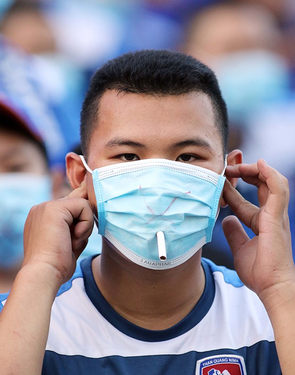 Chùm ảnh: CĐV T.Quảng Ninh "câm lặng" trong ngày đội nhà thắng trận
