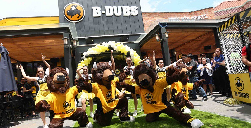 Chuỗi nhà hàng phong cách thể thao B-Dubs đã có mặt tại Việt Nam