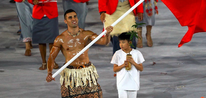 Chuyện về VĐV cầm cờ "hot" nhất lễ khai mạc Rio 2016
