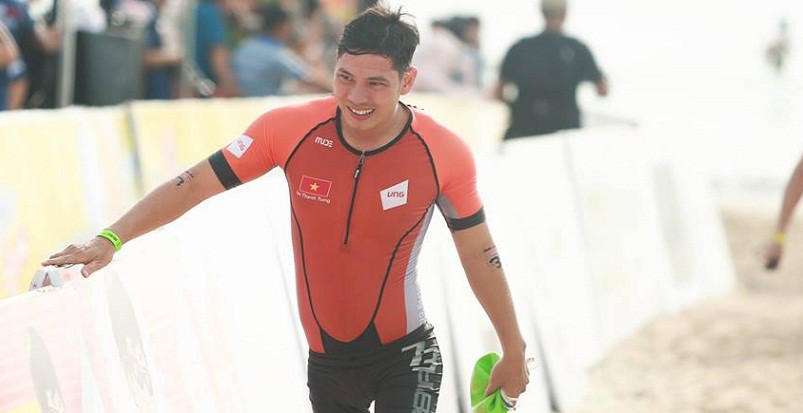 Phía sau câu chuyện Á quân Paralympic Thanh Tùng tập tễnh chinh phục Ironman