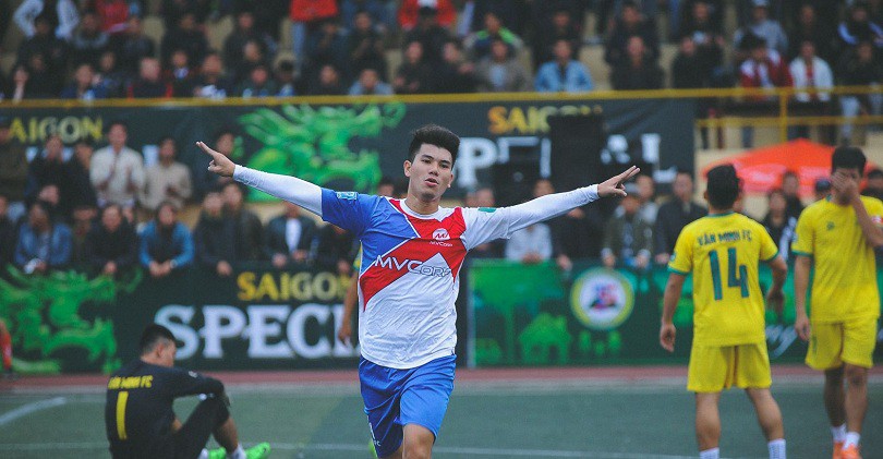 Công Triều Khúc: Từ nỗi ám ảnh đến "người hùng" trận derby xứ Nghệ