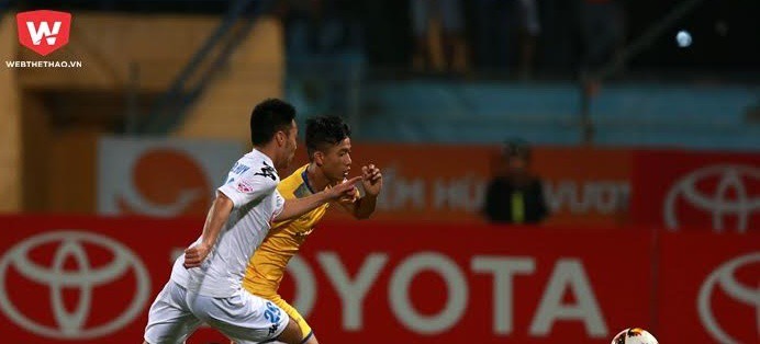 Hà Nội FC "mất oan" quả phạt đền trong trận đấu với SLNA?