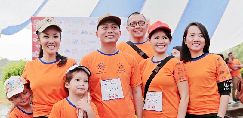 Hàng ngàn người "đội mưa" chạy bộ vì mục đích thiện nguyện