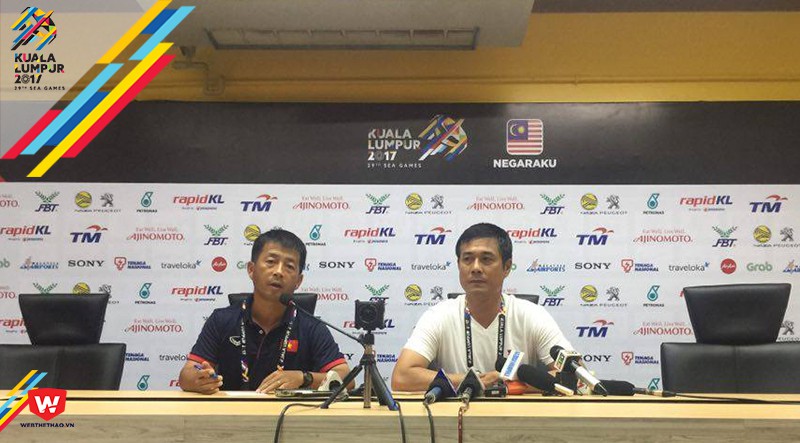 SEA Games 29: HLV Hữu Thắng khó hiểu với thẻ vàng của Văn Hậu