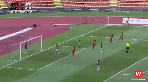 Hồ Tuấn Tài và nụ hôn “love dad” sau bàn thắng tại SEA Games 29