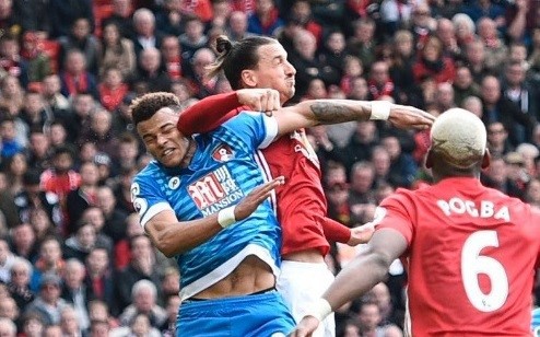 Ibrahimovic: Anh ta tự đâm đầu vào cùi chỏ của tôi đấy chứ