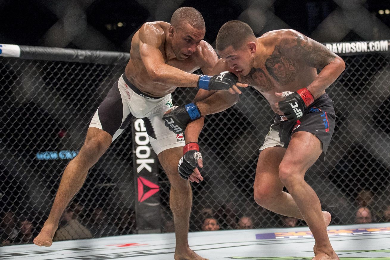 Hậu UFC 197: Jon Jones khâm phục OSP, Pettis đau đến phát khóc!