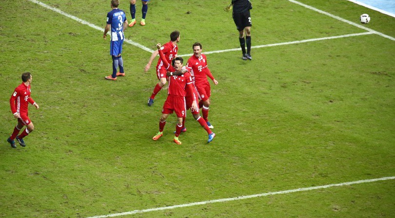 Lewandowski "cứu rỗi" Bayern Munich khỏi trận thua trên sân Hertha Berlin