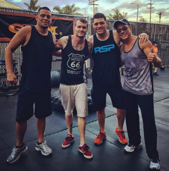 McGregor thách thức UFC, Nate Diaz nhận sao Hollywood làm thầy