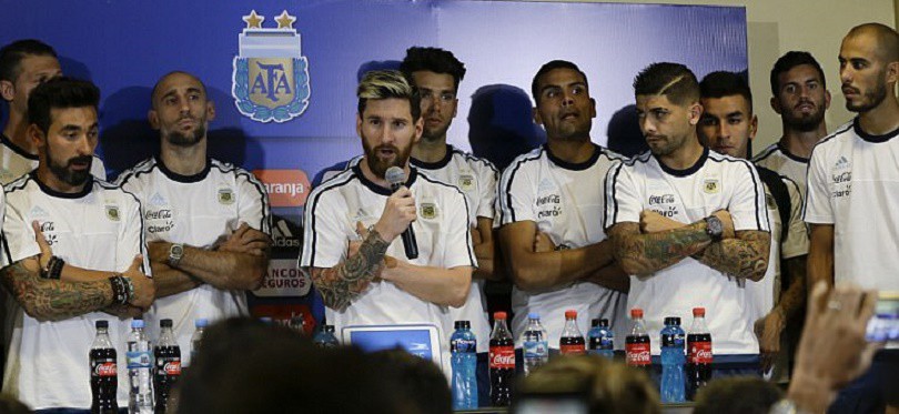 Messi dẫn đầu ĐT Argentina tuyên bố tẩy chay báo chí