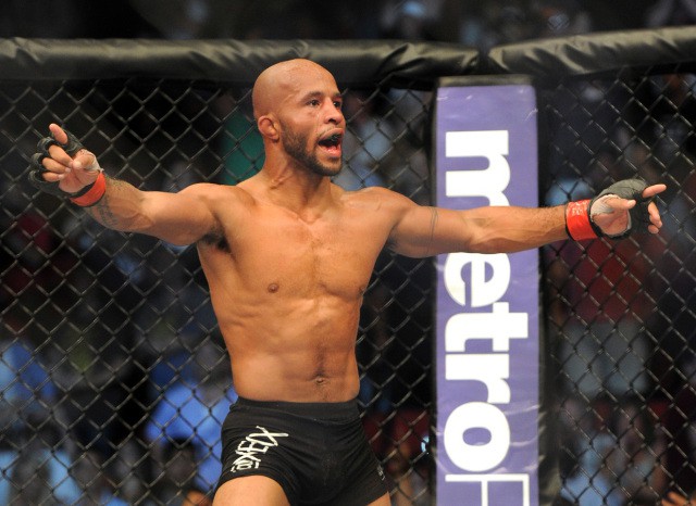 "Mighty Mouse" muốn xô đổ kỷ lục của Anderson Silva