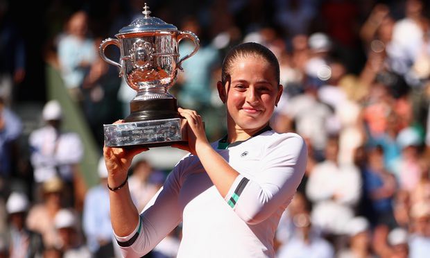 Ngược dòng đánh bại Halep, Ostapenko lên ngôi nữ hoàng Roland Garros