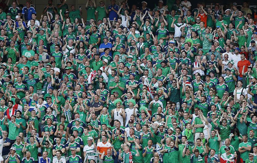 CĐV Bắc Ireland tử vong ngay trên khán đài trong chiến thắng của đội nhà