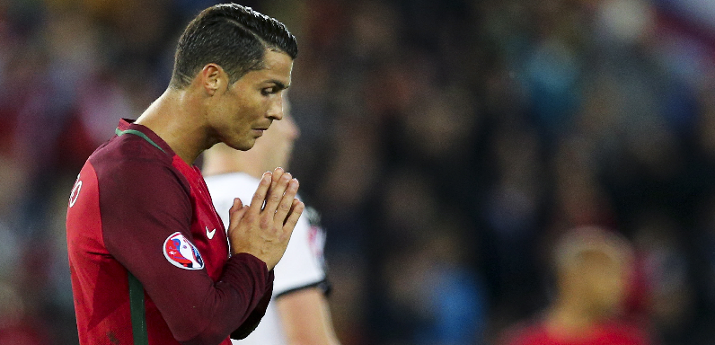 Sút hỏng penalty, Ronaldo có dấu mốc đáng quên
