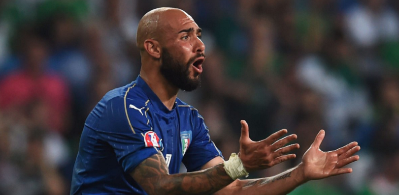 Simone Zaza bị "ném đá tơi bời" sau pha sút hỏng penalty