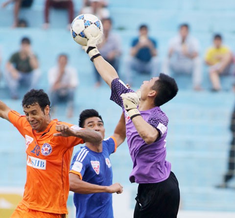Top 5 pha cứu thua xuất sắc nhất vòng 10 V.League 2016