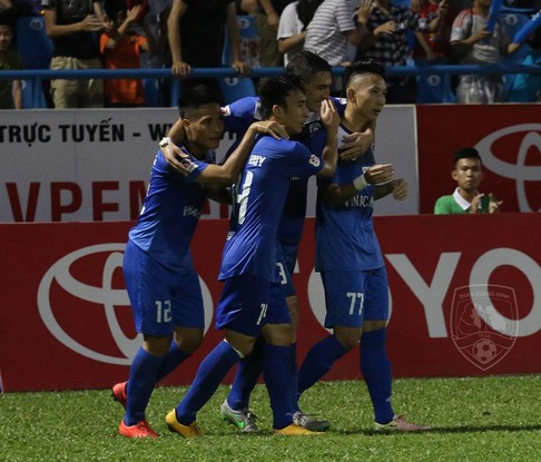 Tình huống được hưởng penalty gây tranh cãi của T.Quảng Ninh
