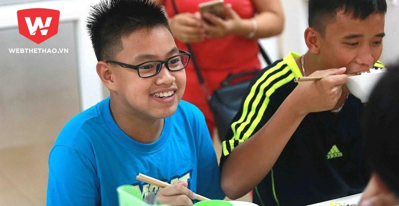 Hai lần gãy tay, cầu thủ THCS Võ Thị Sáu ước được gặp thần tượng Vũ Minh Tuấn