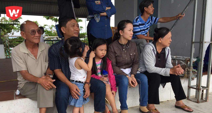 3 thế hệ trong một gia đình tiếp lửa cho con tại U13 Bóng đá học đường