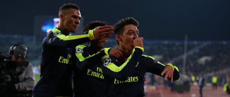 Video: Oezil đưa Arsenal vào vòng 1/8 Champions League
