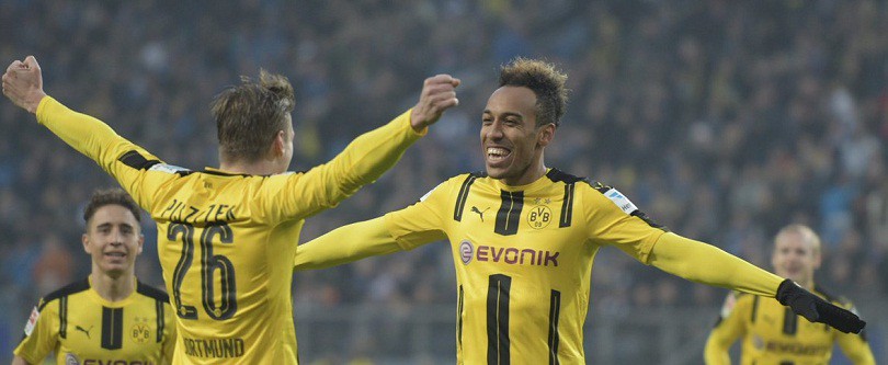 Video: Aubameyang lập poker vào lưới Hamburg, Dortmund áp sát Top 4