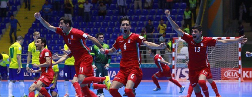 Video: Brazil thua sốc ở vòng 1/8 Futsal World Cup