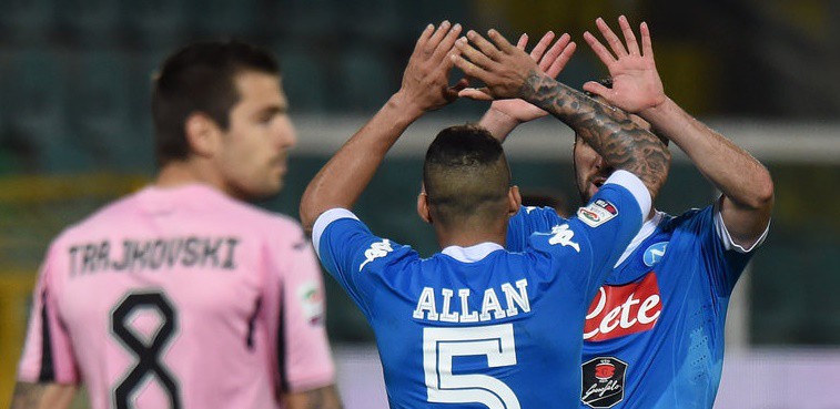 Video: Đại thắng Palermo, Napoli lên ngôi nhì bảng