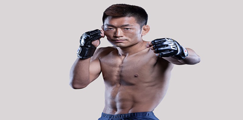 Video: Dejdamrong mất đai Strawweight vào tay Y. Naito tại ONE Championship 43