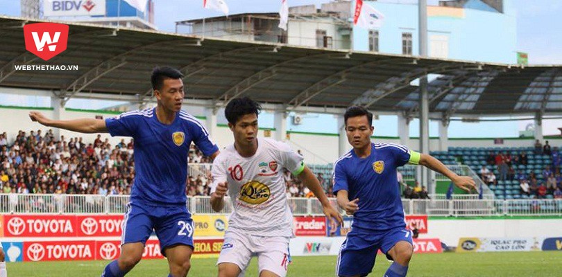 Video: HAGL thắng Quảng Nam FC nhờ pha lập công gây tranh cãi