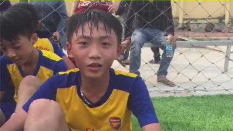Video: Hành động đẹp của tiền đạo Nghi Xuân sau khi đưa đội nhà vào bán kết