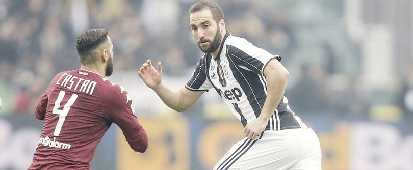Video: Higuain lập cú đúp, Juventus thắng dễ Torino