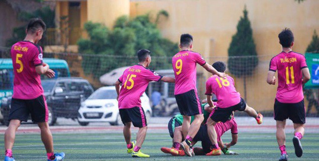 Video: Hoàng Long lập hat-trick, Tuấn Sơn thắng đậm Từ Sơn