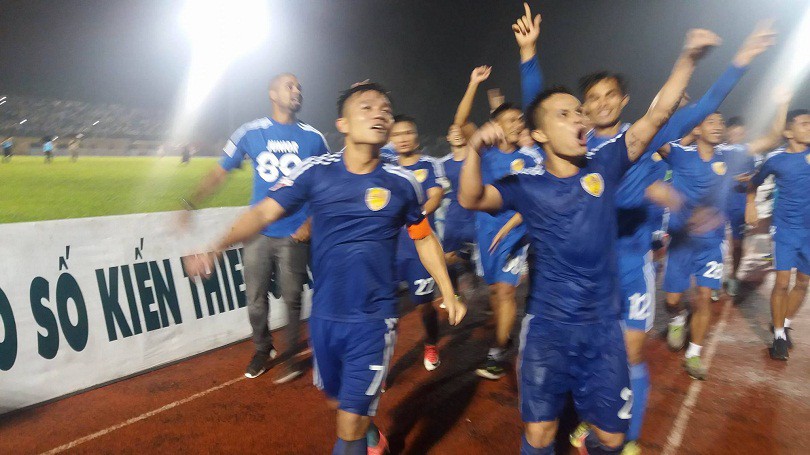 Video kết quả: Hạ đẹp TP.HCM, Quảng Nam FC lên ngôi vô địch V.League 2017