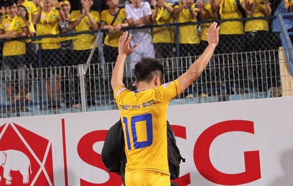 Video kết quả: Phi Sơn giúp SLNA thắng Sài Gòn FC trong trận cầu 2 thẻ đỏ