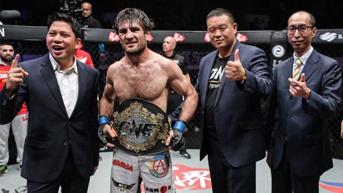 Video: Khoảnh khắc Gafurov bảo vệ đai Featherweight tại ONE Championship 43