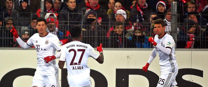 Video: Lewandowski tỏa sáng, Bayern Munich thắng ngược Freiburg