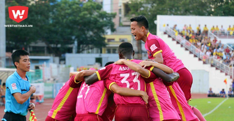 Video: Tiến Duy ghi bàn từ giữa sân giúp Sài Gòn FC thắng đậm Long An