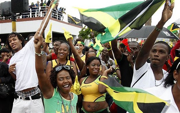 Video người dân Jamaica phát cuồng sau chiến thắng của Usain Bolt
