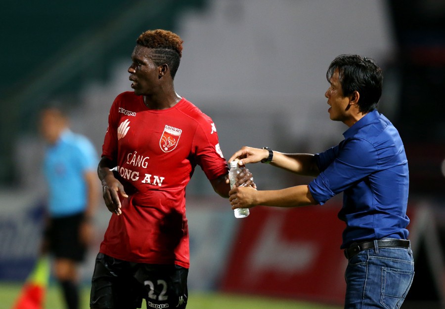Video: Những cầu thủ ngoại gây thất vọng ở lượt đi V.League 2017