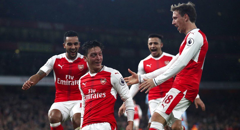 Video: Oezil và Walcott tỏa sáng giúp Arsenal thắng ngược Stoke