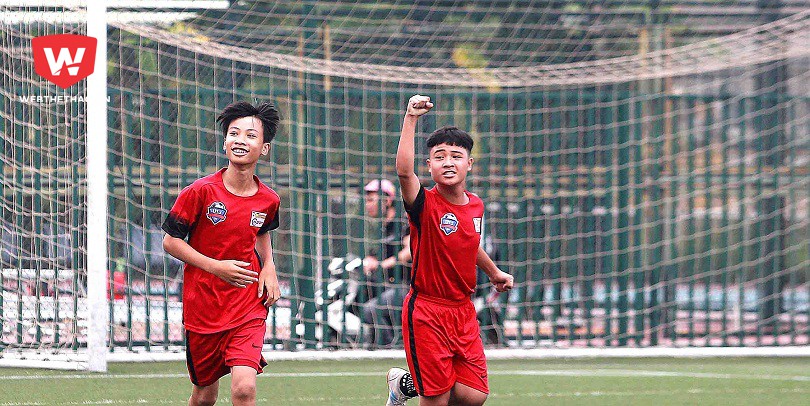 Video: Phú Đô thắng dễ Võ Thị Sáu ở trận khai mạc VCK U13 Bóng đá học đường