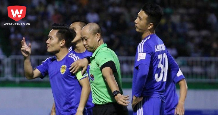 Video: Quảng Nam phản ứng trọng tài khi công nhận bàn thắng của HAGL